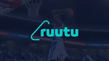 Ruutu-logo. Taustalla koripalloilija tekemässä koria.