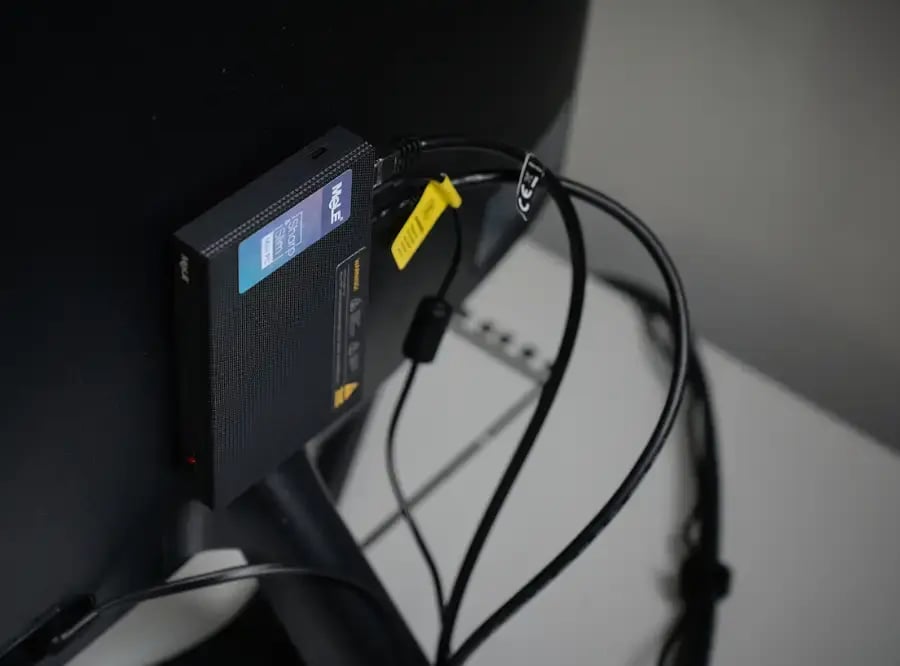 Näytön takana oleva blackbox-laite, jolta toistetaan urheilua.