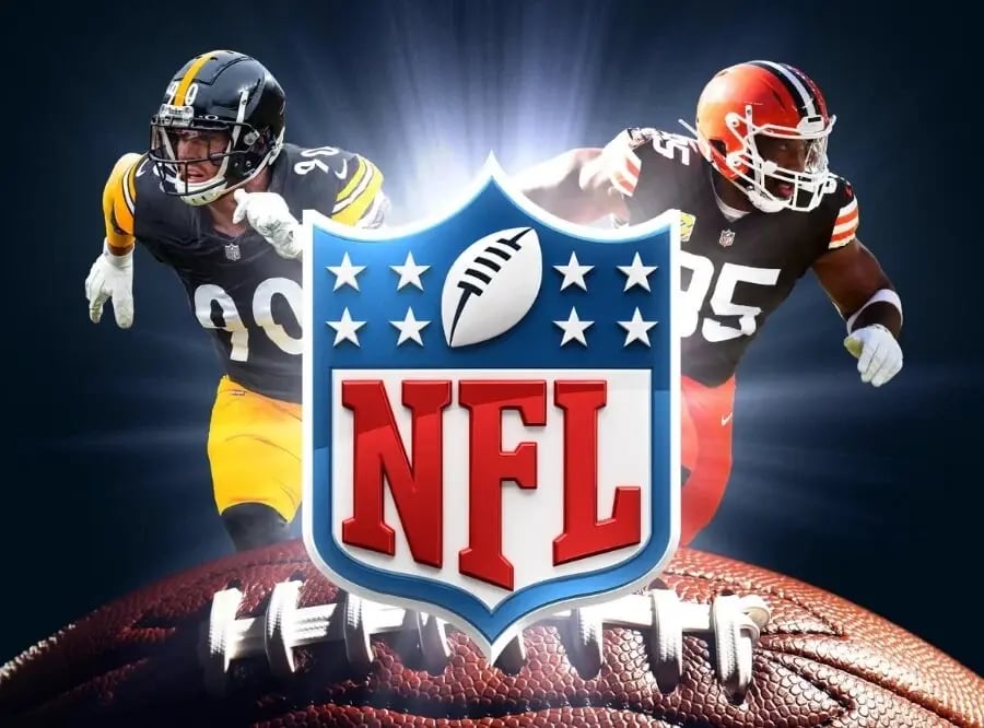 NFL-logo, jonka taustalla kaksi pelaajaa.