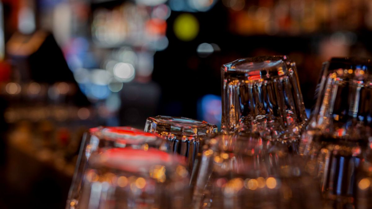 Drinking glasses on the restaurant bar counter. 